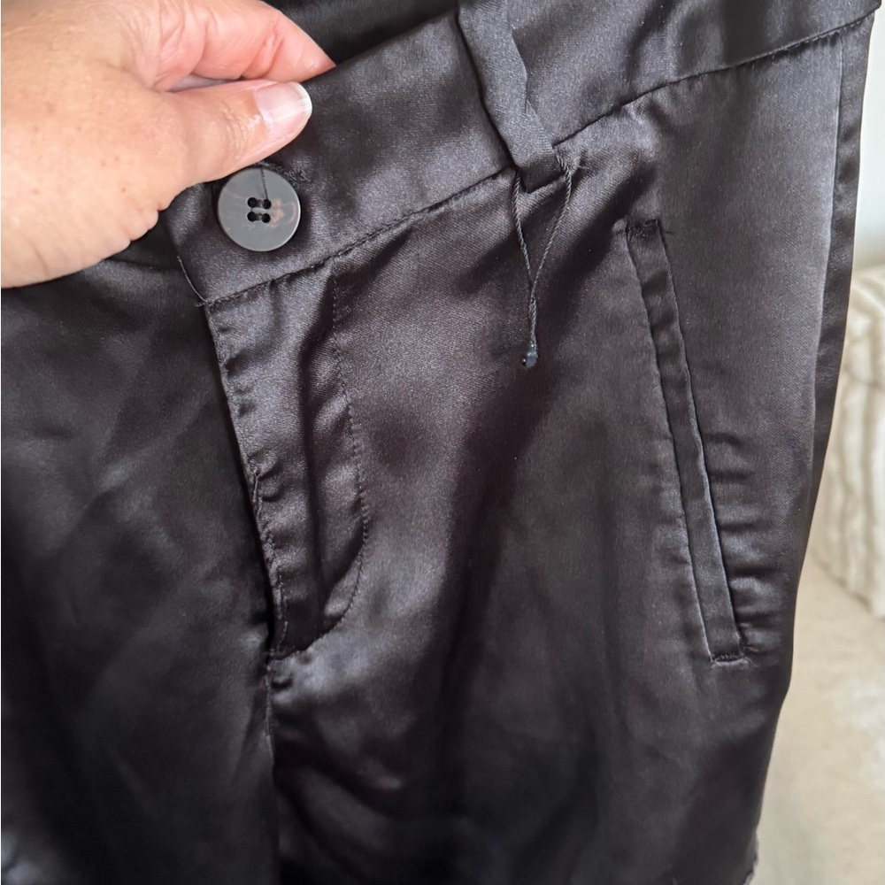 ZARA Black Satin cargo Pants
Zara Women's Black Satin Effect Cargo Pants. - Picture 7 of 10